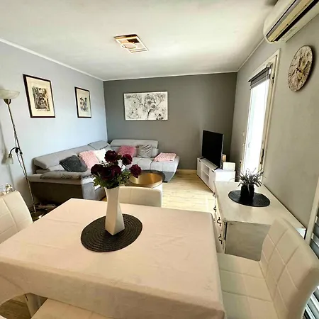 Apartament In 50805