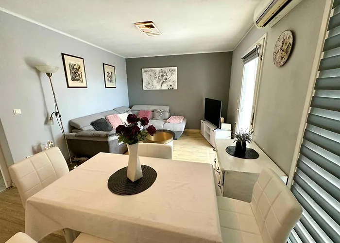 Apartment In 50805